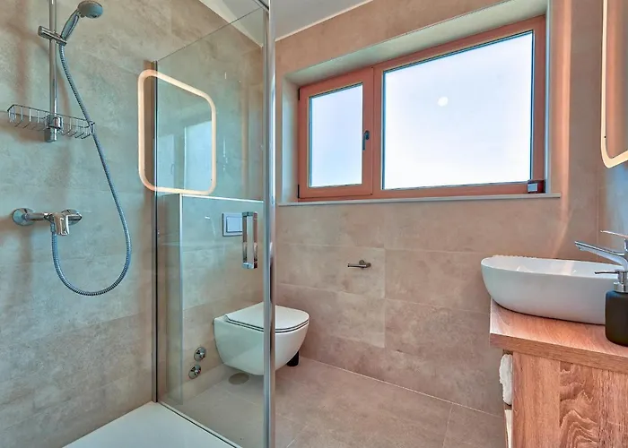 Feriehus 4 Bedroom Stunning In