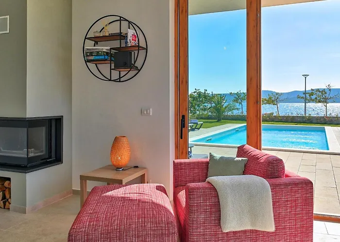 Feriehus 4 Bedroom Stunning In