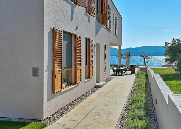 Feriehus 4 Bedroom Stunning In