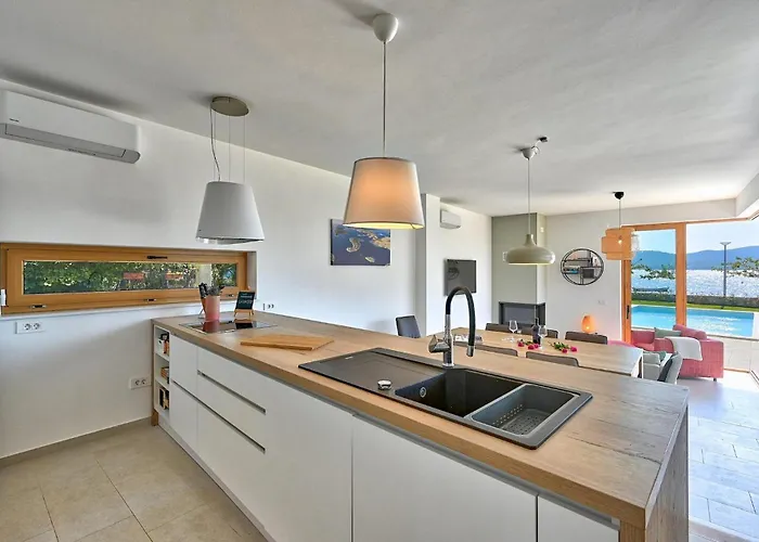 Feriehus 4 Bedroom Stunning In *