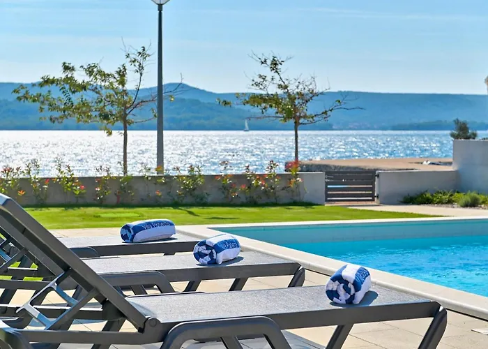 Feriehus 4 Bedroom Stunning In