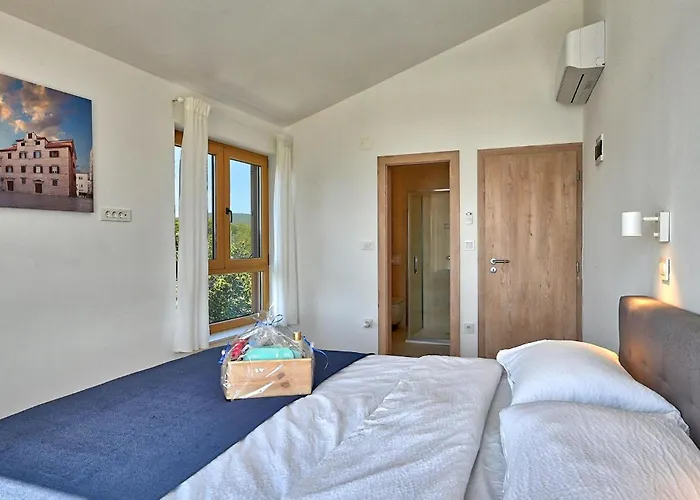 4 Bedroom Stunning In Turanj
