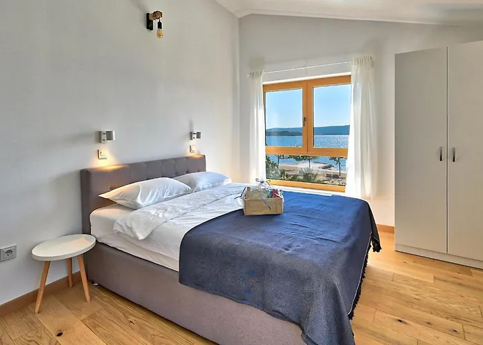 4 Bedroom Stunning In Nyaraló Turanj