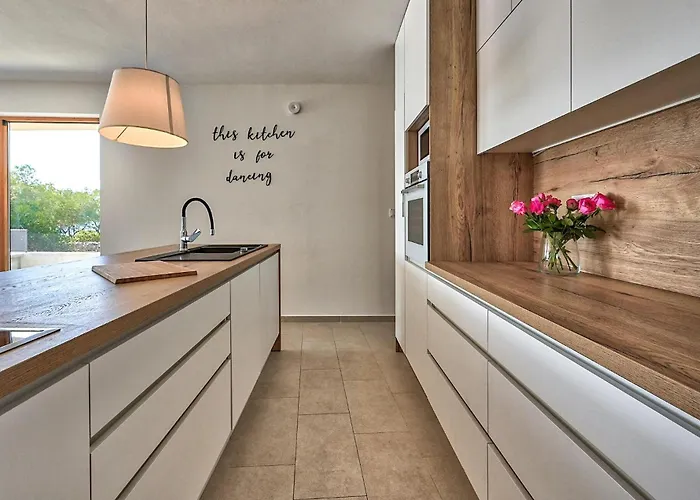 4 Bedroom Stunning In *
