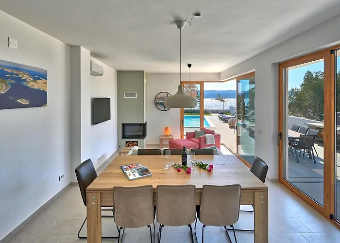 4 Bedroom Stunning In * Turanj